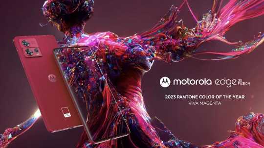 Pantone 2023年度色超美！Motorola推「萬歲洋紅」聯(lián)名手機