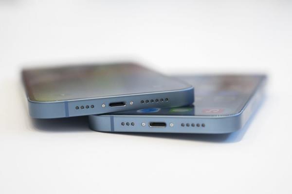 外傳今年的iPhone15將改為USB-C接孔。