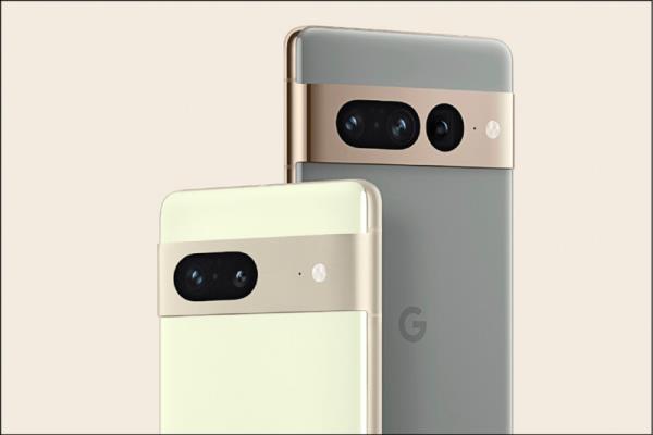 Pixel7旗艦雙機均運行安卓13系統(tǒng)。Pixel7（左）有曜石黑、雪花白與香茅三色；Pixel7Pro則有曜石黑、雪花白、霧灰色三色。