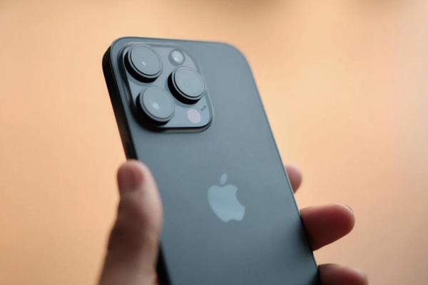 MKBHD認為，蘋果iPhone14ProMax有過度加工的問題。