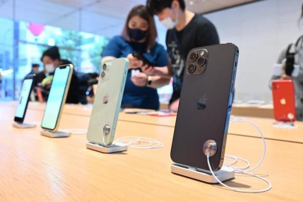 圖為蘋果于2020年推出的iPhone12系列。