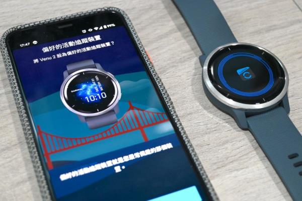 圖右為Garmin在今年六月發(fā)布新一代旗艦智慧手表Venu2。