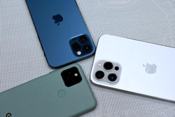 網(wǎng)友票選 2020 年最佳手機(jī)：iPhone 奪第一、“最佳拍照排名”好意外