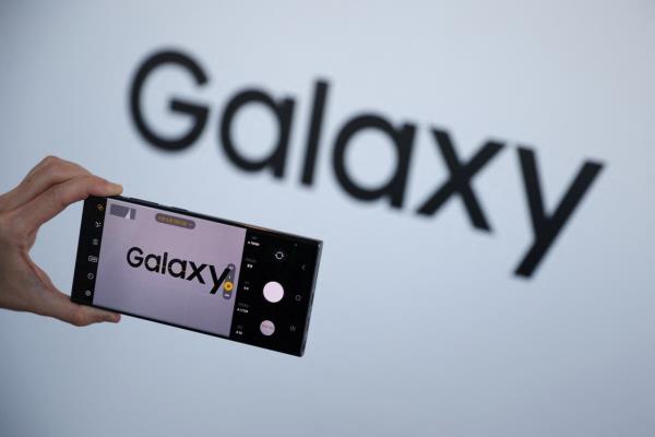 三星Galaxy S23新機(jī)才沒(méi)幾天就見(jiàn)“低價(jià)拋售潮”！內(nèi)行曝暗黑動(dòng)機(jī)：新iPhone也會(huì)