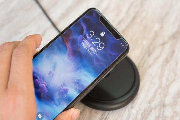 [開箱]iPhone X/8系列專用無線充電座Mophie Wireless Charging Base開箱